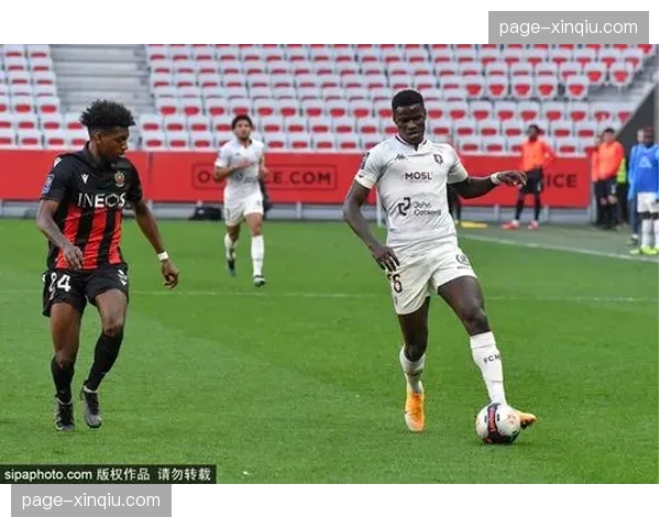 实时:克莱蒙获得禁区前沿位置极佳任意球,主罚球员选择直接射门偏出 实时:克莱蒙获得禁区前沿位置极佳任意球,主罚球员选择直接射门偏出